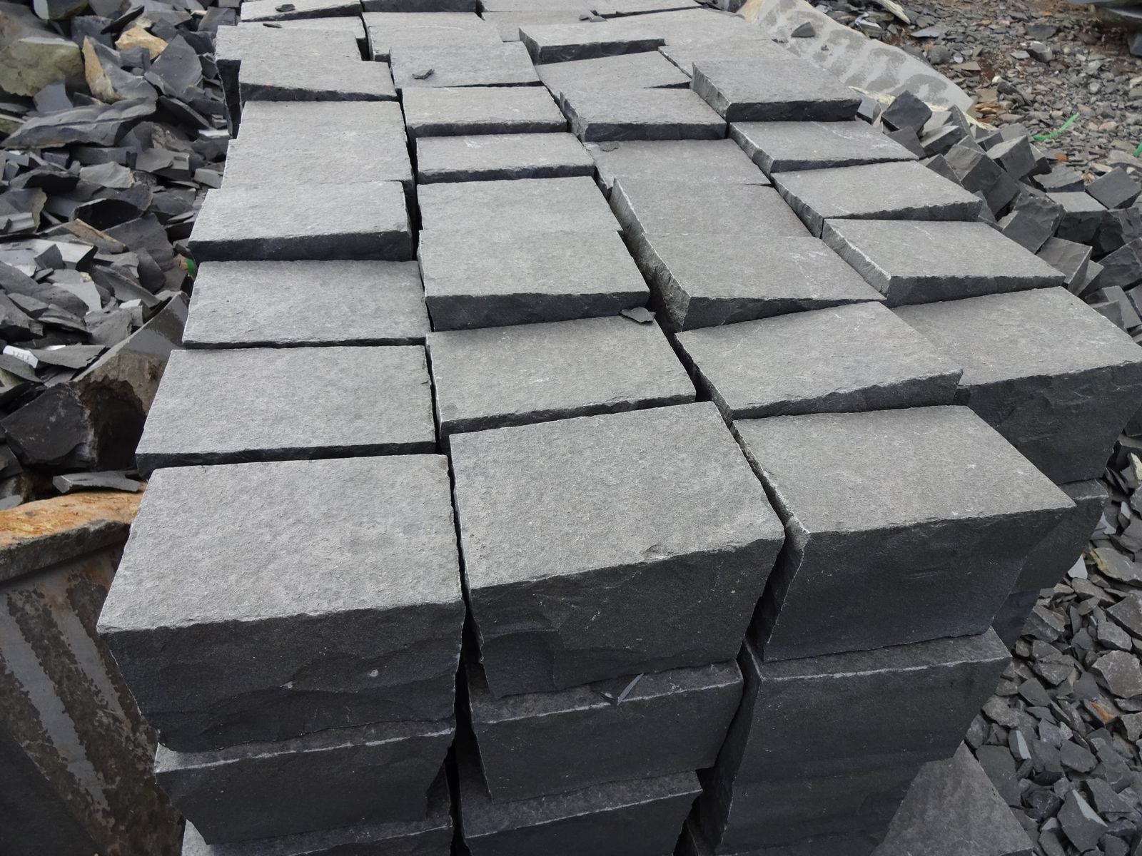 VN Black Basalt Paving Stone Vietnam Black Basalt