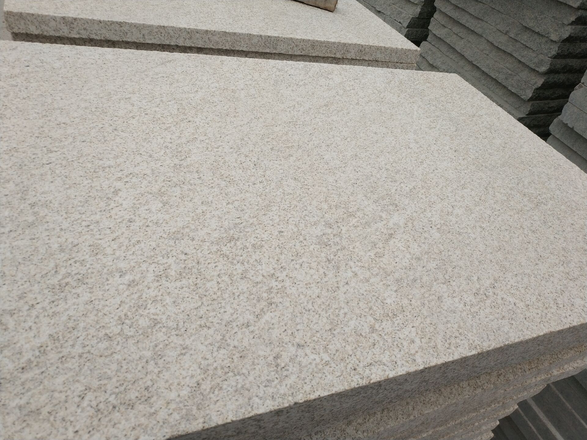 G350 Yellow Granite Slabs Granite Wall Clading High Quality
